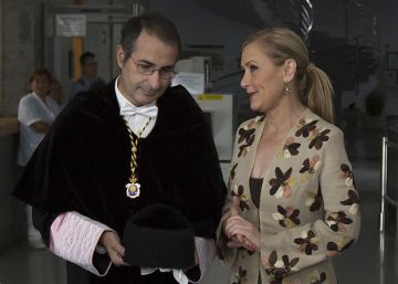 Cifuentes responsabiliza al ministerio de la inacción ante los plagios del rector Cifuentes responsabiliza al ministerio de la inacción ante los plagios del rector