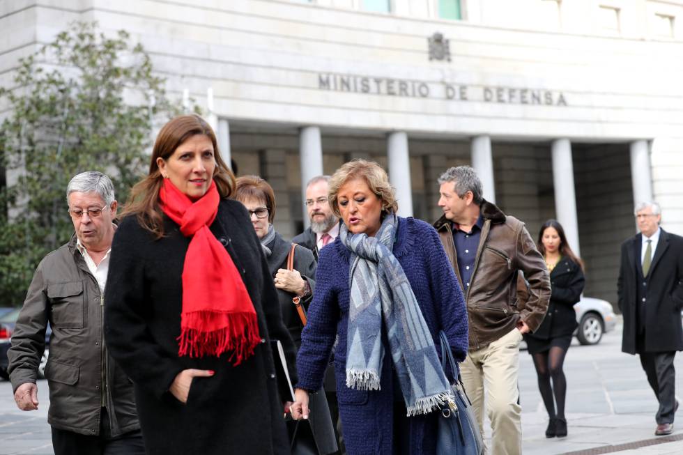 Rajoy recibe por vez primera a las familias del Yak-42 Rajoy recibe por vez primera a las familias del Yak-42