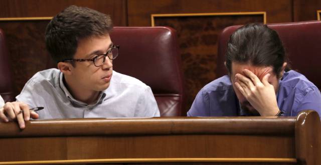 El líder de Podemos, Pablo Iglesias e Íñigo Errejón, en el Congreso de los Diputados