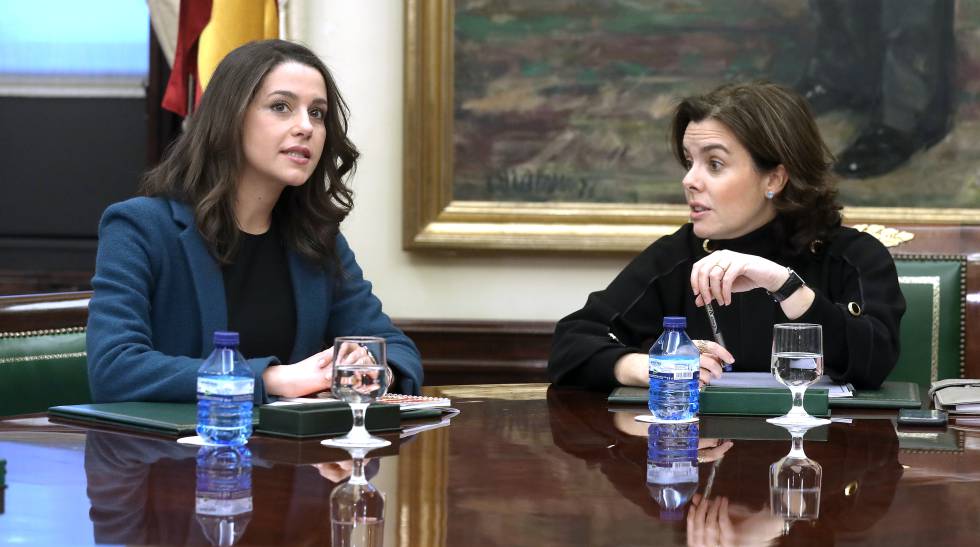 Arrimadas i Sáenz de Santamaría, durant la seva reunió.