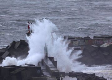 El temporal empieza a remitir este lunes, aunque sigue el viento y el oleaje