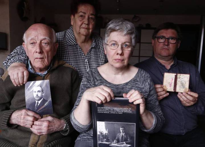 “Mi padre está enterrado con el asesino. ¡Es un insulto!” “Mi padre está enterrado con el asesino. ¡Es un insulto!”