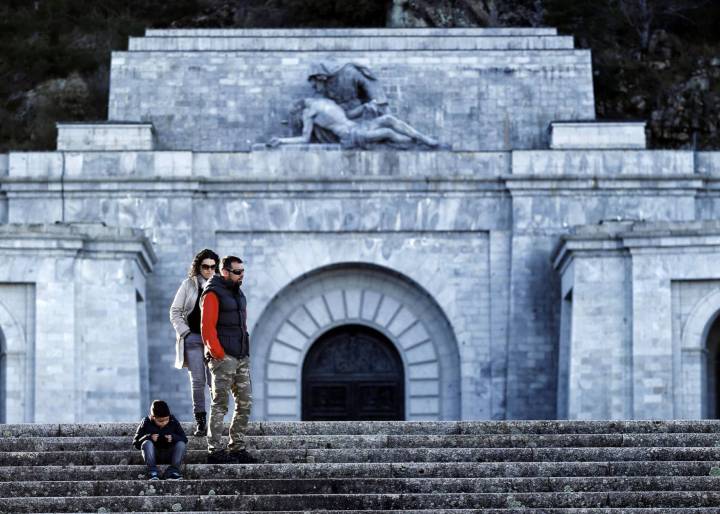 Año y medio de cárcel por pedir en Facebook bombardear el Valle de los Caídos Año y medio de cárcel por pedir en Facebook bombardear el Valle de los Caídos