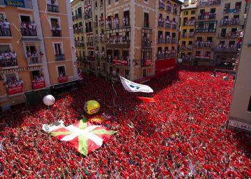 Los Ayuntamientos navarros podrán colocar la ikurriña a partir de verano