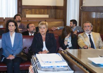 Fitur o la independencia
de Pilar de la Oliva Fitur o la independencia
de Pilar de la Oliva
