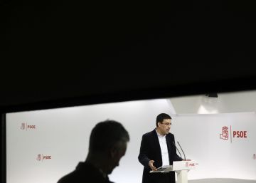 El PSOE será equidistante entre el PP y Podemos