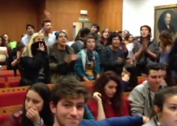 Cien estudiantes impiden en Sevilla un acto crítico con la ley contra la violencia machista