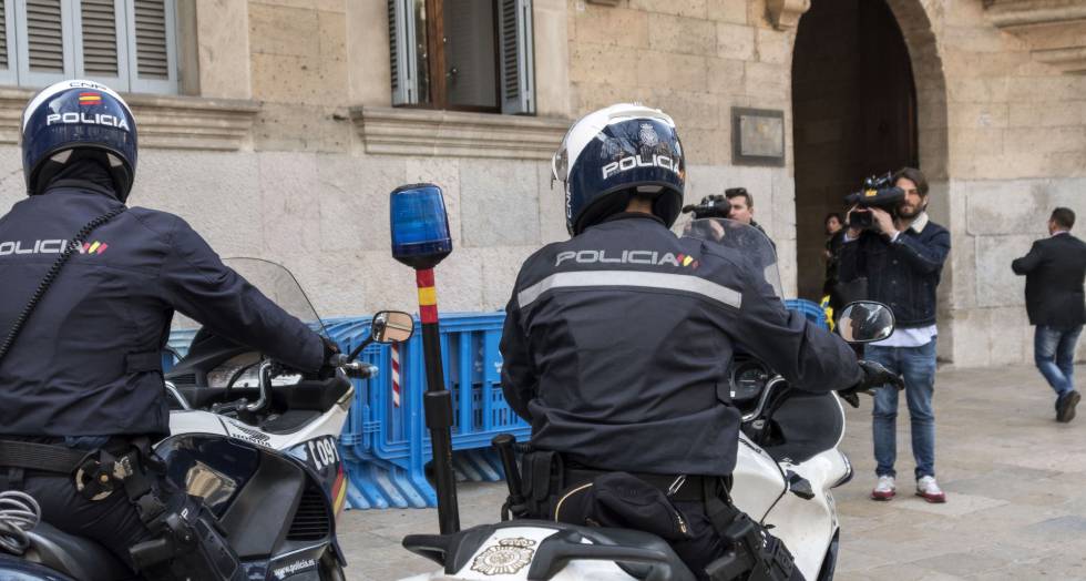 Agents de policia preparats per la vista a l'Audiència de Palma.