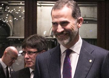 El Rei destaca el suport lleial del Govern i la Generalitat en el sopar d’obertura del congrés dels mòbils El Rei destaca el suport lleial del Govern i la Generalitat en el sopar d’obertura del congrés dels mòbils