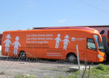 Levantado el veto judicial al autobús tránsfobo de Hazte Oír, que puede volver a circular Levantado el veto judicial al autobús tránsfobo de Hazte Oír, que puede volver a circular