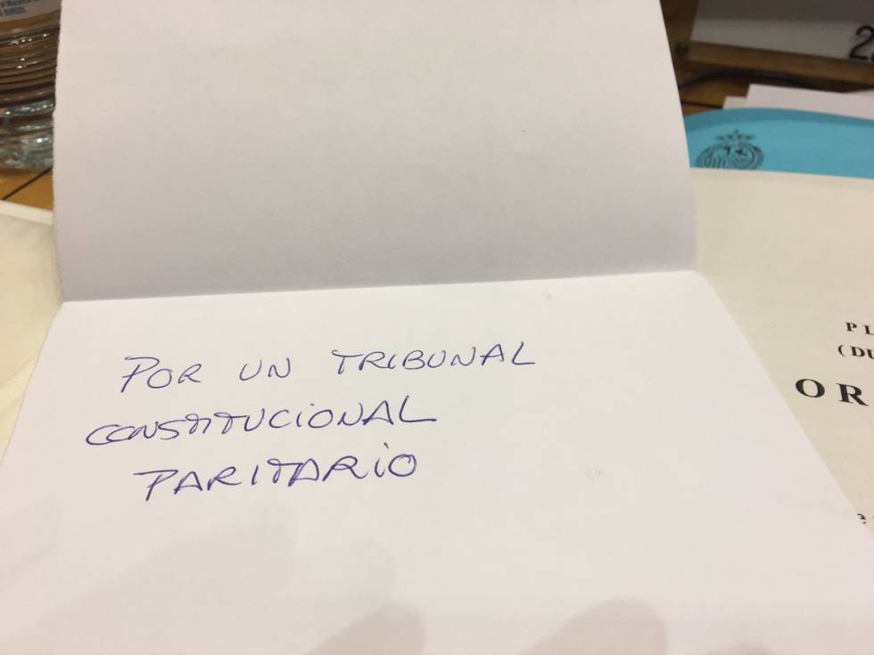 Los partidos nacionalistas abandonan el Senado en protesta por la renovación del Constitucional