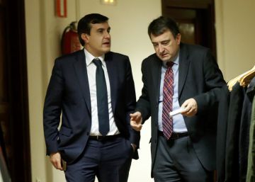 El Gobierno se acerca al PNV para mitigar su debilidad