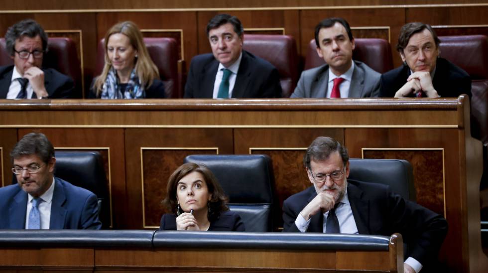 Algunos miembros del Gobierno este jueves en el Congreso. rn