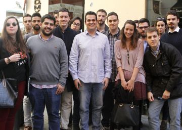 El secretario general de Juventudes apoya a Díaz para liderar el PSOE El secretario general de Juventudes apoya a Díaz para liderar el PSOE