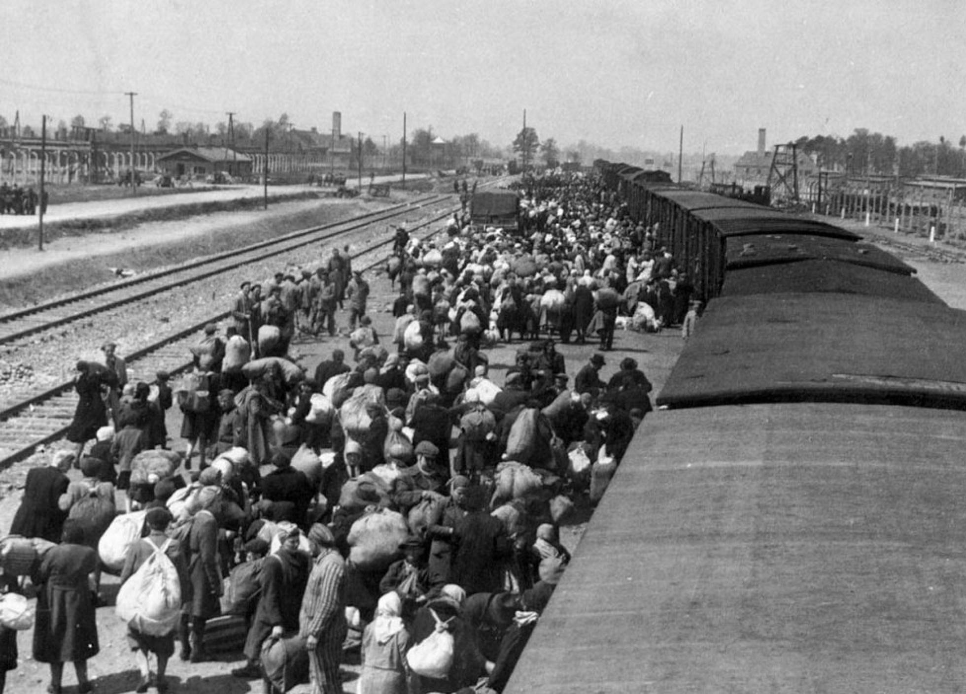 Panorámica de la plataforma de llegada a Birkenau, que formaba parte del complejo de Auschwitz.