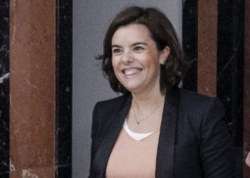 Sáenz de Santamaría rebutja pactar la consulta: “Diàleg no és exigir el que no es pot donar”