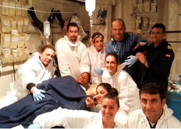 Nace un bebé, de madre nigeriana, a bordo de la fragata Canarias Nace un bebé, de madre nigeriana, a bordo de la fragata Canarias