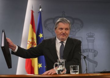 El ministro portavoz se ausentó en el ascenso de su hermano a general El ministro portavoz se ausentó en el ascenso de su hermano a general