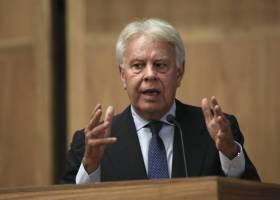 Felipe González urge a “resetear” la socialdemocracia