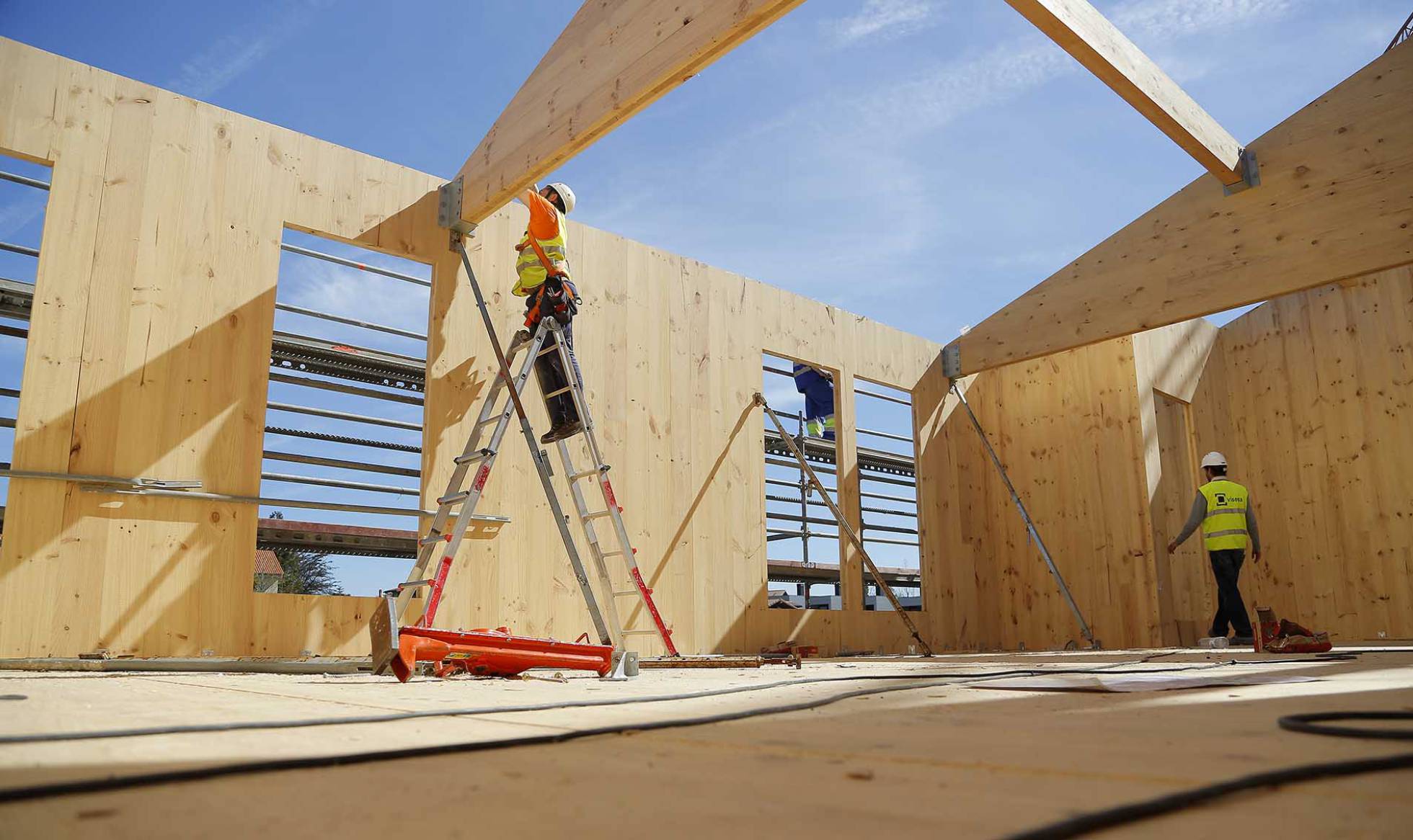 Llegan a España los bloques de pisos de protección oficial de madera