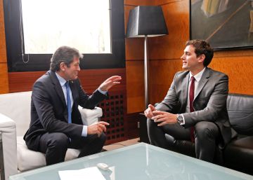 Fernández avisa a Rivera de que “en ningún caso” apoyará los Presupuestos Fernández avisa a Rivera de que “en ningún caso” apoyará los Presupuestos