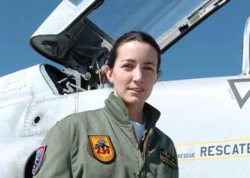 La patrulla de vuelo acrobático incorpora a la primera mujer piloto de caza
