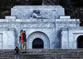 El PSOE exige al Gobierno que permita la exhumación de Franco del Valle de los Caídos