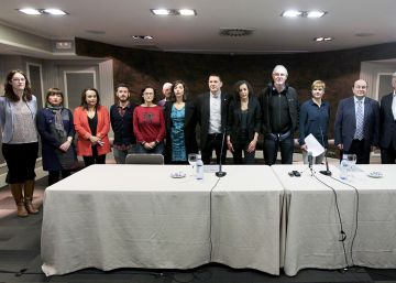 Los partidos, salvo el PP, consideran el desarme de ETA “un hito histórico” Los partidos, salvo el PP, consideran el desarme de ETA “un hito histórico”