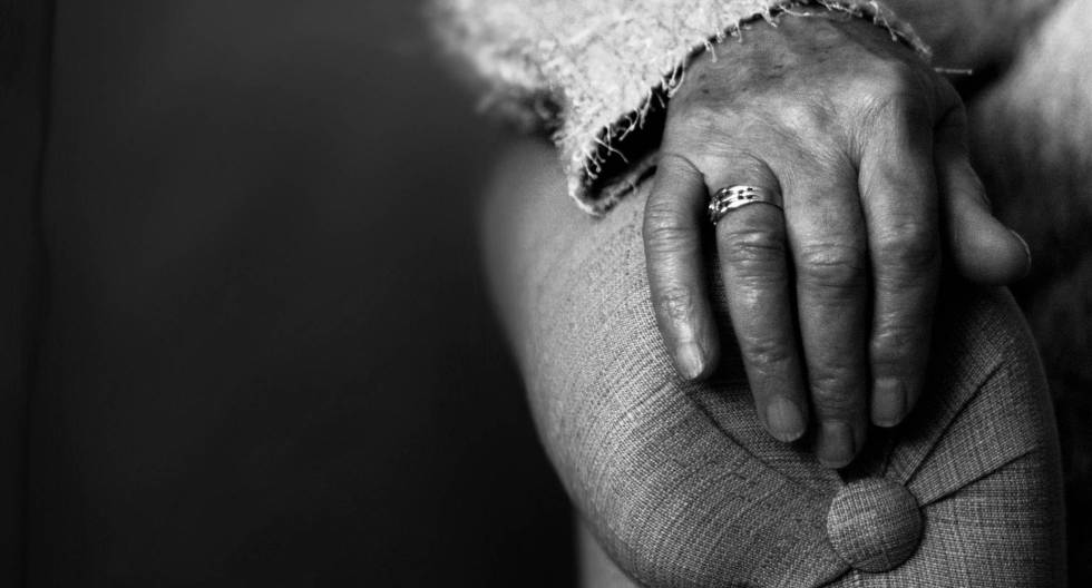 “Me indigna tener que morir en clandestinidad”