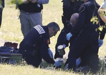 Dos policías franceses, acusados de apropiarse de un centenar de armas de ETA