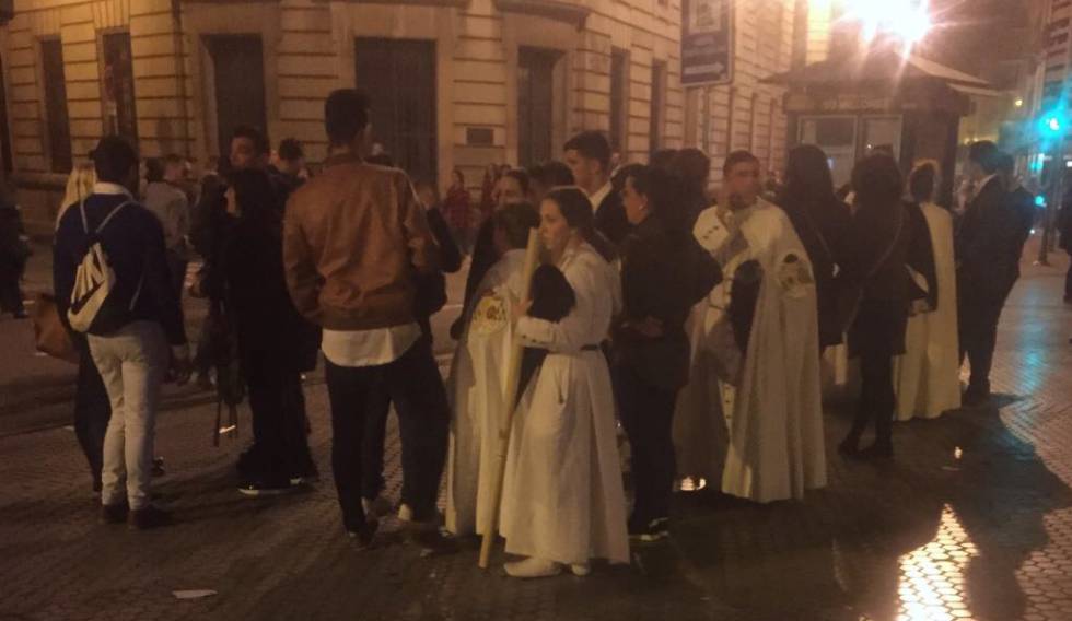 Desconcierto entre las cofradías esta madrugada en Sevilla.