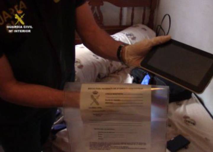 Detenidos 26 miembros de una red de pornografía infantil en toda España Detenidos 26 miembros de una red de pornografía infantil en toda España