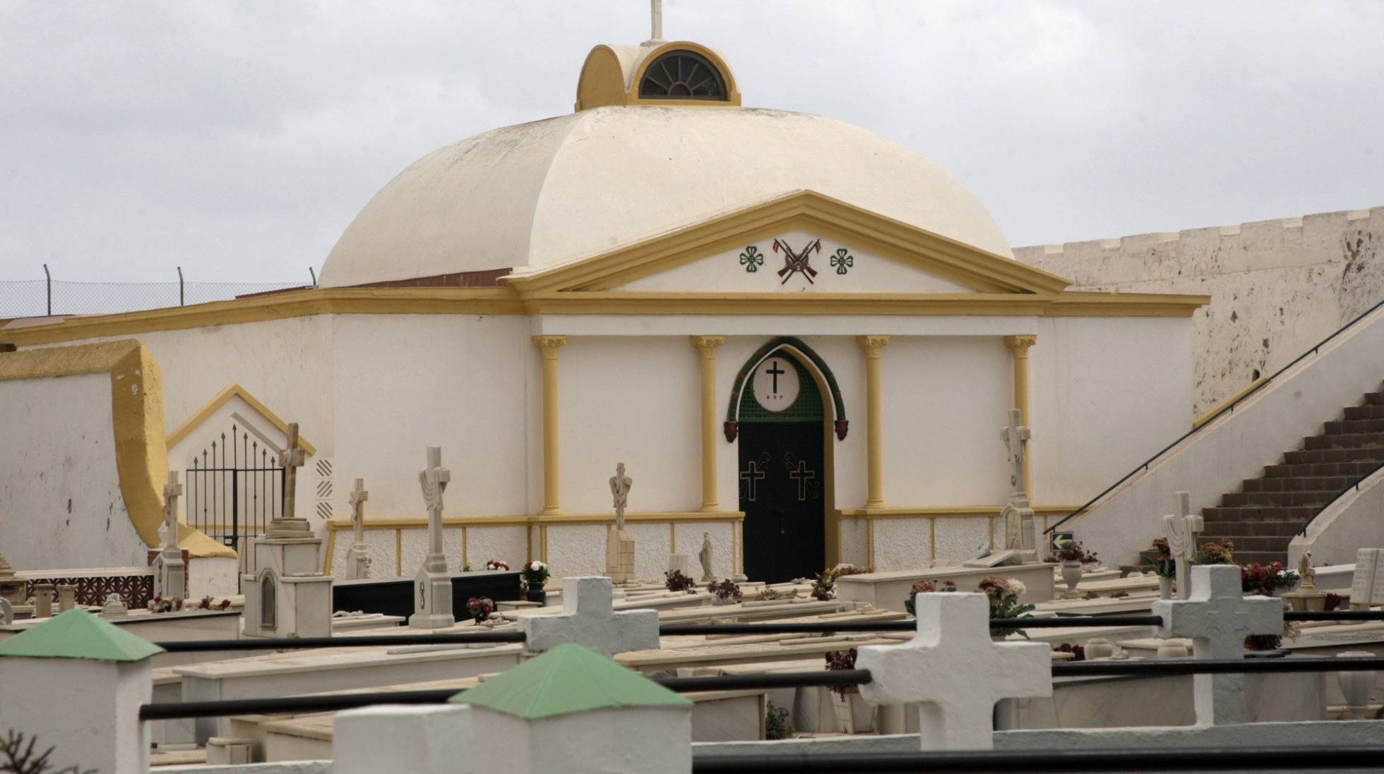 El pabellón militar donde reposan los restos del general Sanjurjo en Melilla.
