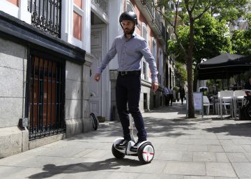 ¿Pueden los patines eléctricos circular por la carretera?