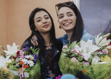 María Jimena Rico junto a su pareja, Shaza Ismail.