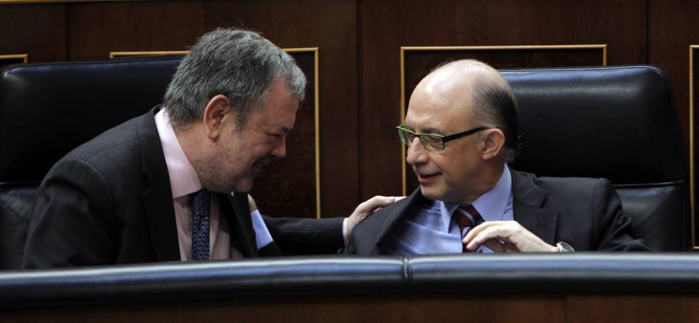 Pedro Aizpiazu y Cristóbal Montoro en el Congreso.