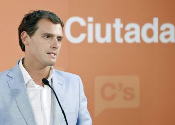 Decenas de exconcejales de Ciudadanos coordinan su estrategia tras dejar el partido Decenas de exconcejales de Ciudadanos coordinan su estrategia tras dejar el partido