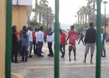 Más de un centenar de migrantes entra en Melilla tras un salto a la valla