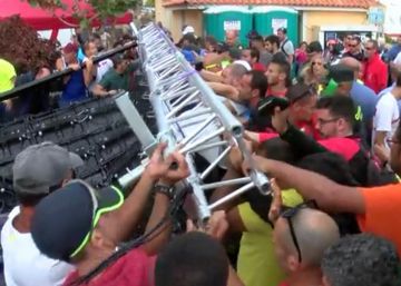 Dos niños heridos al caer una pantalla gigante que retransmitía una carrera en La Palma Dos niños heridos al caer una pantalla gigante que retransmitía una carrera en La Palma