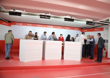Los candidatos a liderar el PSOE se miden en un debate decisivo Los candidatos a liderar el PSOE se miden en un debate decisivo