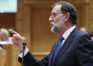 Rajoy compara el plan de Puigdemont con lo que “pasa en las peores dictaduras” Rajoy compara el plan de Puigdemont con lo que “pasa en las peores dictaduras”