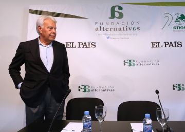 Felipe González: “Hay que apoyar a Sánchez. Es lo que quiere la mayoría” Felipe González: “Hay que apoyar a Sánchez. Es lo que quiere la mayoría”