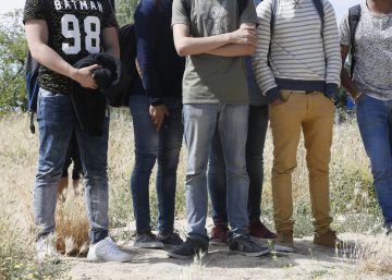 Psicólogos en precario atienden el teléfono estatal de acoso escolar Psicólogos en precario atienden el teléfono estatal de acoso escolar