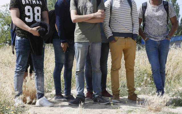 Alumnos de un instituto madrileño en el que estudiaba una adolescente que se suicidó tras sufrir acoso.