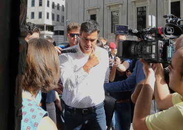 Sánchez se reúne con su grupo parlamentario por primera vez desde las primarias