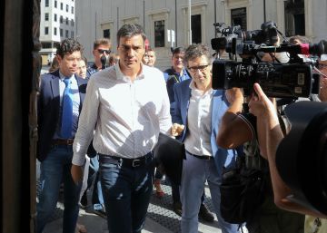 Pedro Sánchez y la gestora consensúan este lunes la respuesta a Pablo Iglesias Pedro Sánchez y la gestora consensúan este lunes la respuesta a Pablo Iglesias