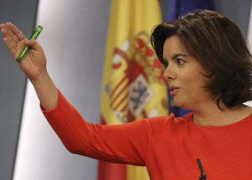 Santamaría: “Puigdemont está en manos de los extremistas y radicales” Santamaría: “Puigdemont está en manos de los extremistas y radicales”