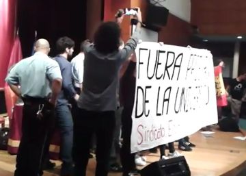 15 falangistas irrumpen en un acto con los titiriteros al grito de “fuera proetarras de la universidad”