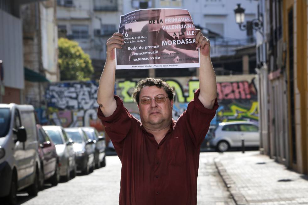 Marco Llerena, en una calle de Valencia, este junio.
