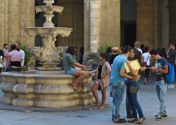 Els universitaris que ho aprovin tot només pagaran un any de la carrera a Andalusia Els universitaris que ho aprovin tot només pagaran un any de la carrera a Andalusia